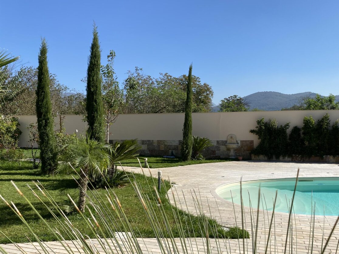 Cipressi_piscina